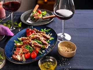 Tagliata s rukolou a grilovanými rajčátky