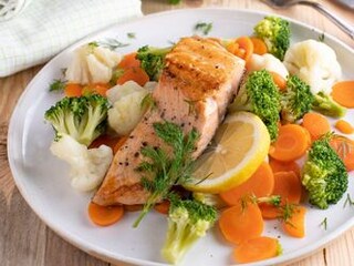 Losos v papilotě s dušenou zeleninou