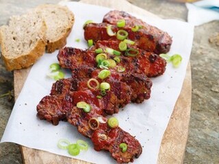 Grilovaný tempeh à la žebírka