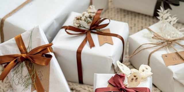 Dekorace: bílé balení dárečků