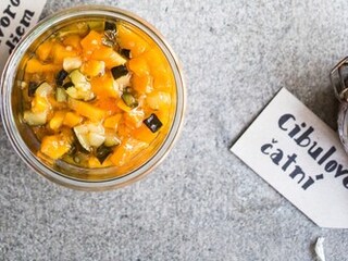 Cibulové čatní s portským vínem