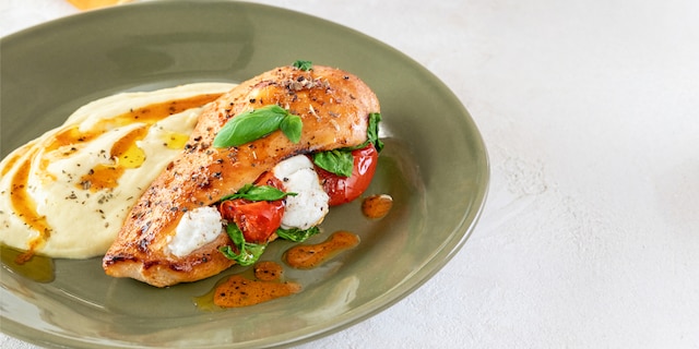 Zapečené kuřecí plátky s ricottou a rajčaty