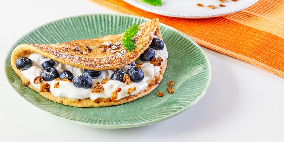 Banánové palačinky s borůvkami a tvarohem