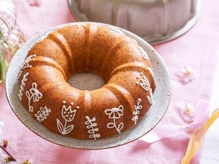 Rozkvetlá mrkvová bábovka