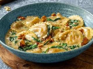 Girasoli s krémovou omáčkou se špenátem a vlašskými ořechy