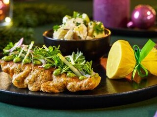 Kapr v bylinkovém těstíčku s koprovou majonézou a bramborovým salátem