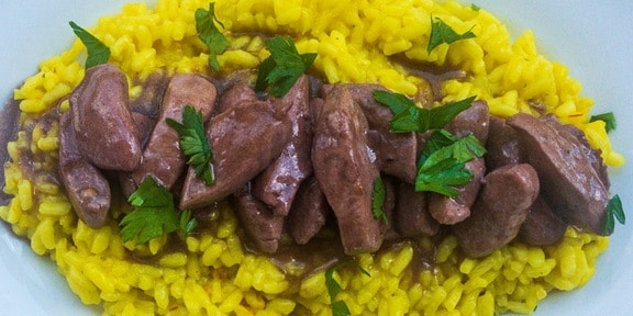 Kuřecí ragú na červeném víně se šafránovým rizotem