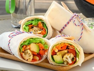 Zeleninové wrapy s bylinkovým dipem