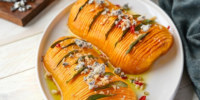 Pečená máslová dýně hasselback