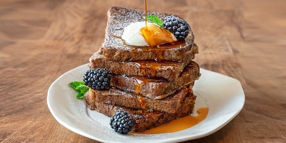 Podzimní french toast s ostružinami