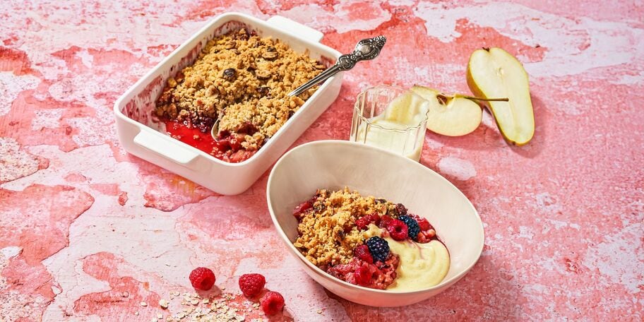 Ovocný crumble se zbytky ovoce, ořechů a müsli