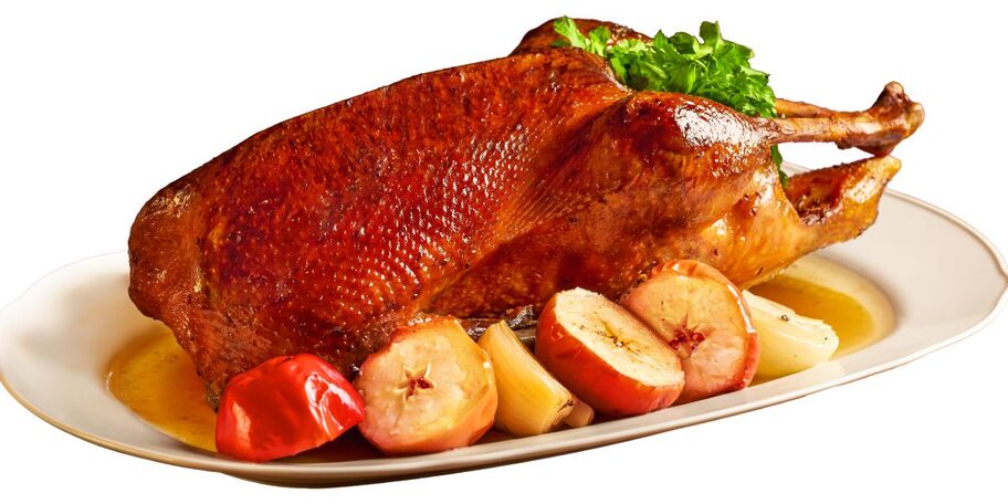 Svatomartinská husa pečená s cibulí a jablky