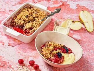 Ovocný crumble se zbytky ovoce, ořechů a müsli