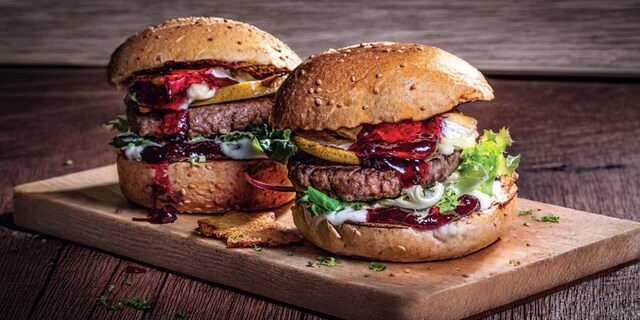 Vánoční hamburger s camembertem