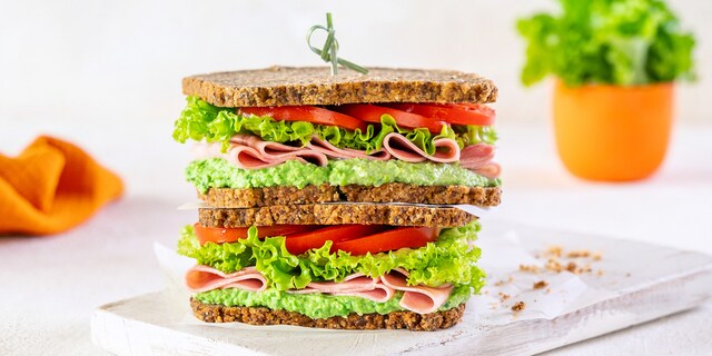 Bezlepkové jarní sendviče s hráškovou pomazánkou