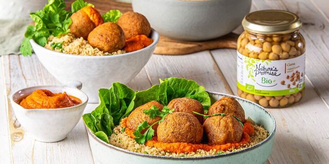 Bio cizrnový falafel s kuskusem
