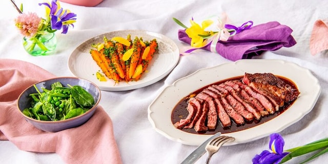 WAGYU RIB EYE STEAK s jarní zeleninou a mátovou omáčkou