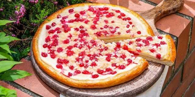 Valašský frgál s podmáslím a rybízem