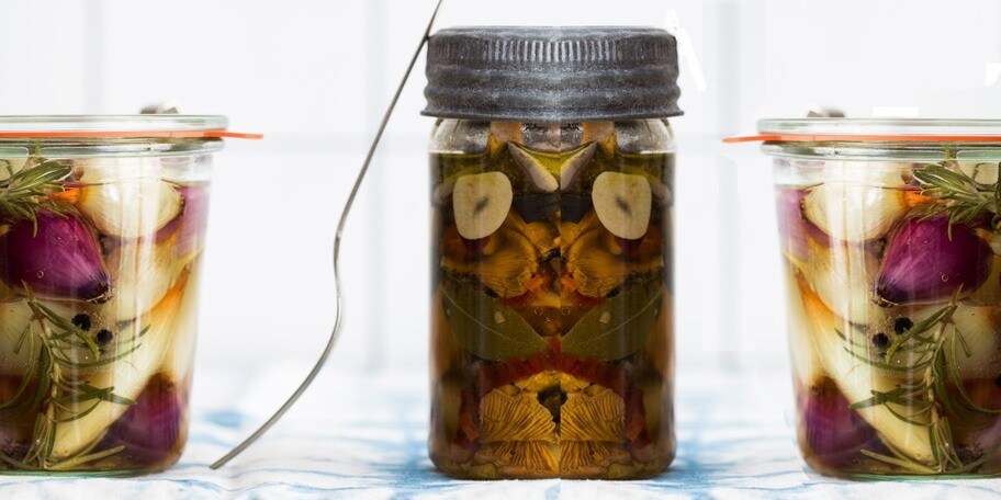 Nakládané lesní houby s česnekem