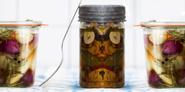 Nakládané lesní houby s česnekem