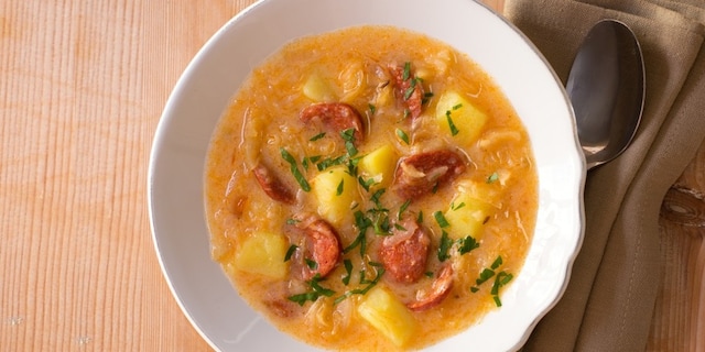 Výborná staročeská zelňačka s klobásou