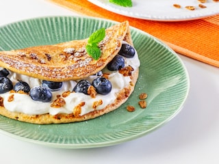 Banánové palačinky s borůvkami a tvarohem