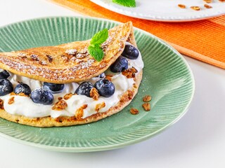 Banánové palačinky s borůvkami a tvarohem