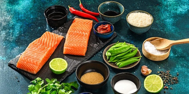 Červené kari s lososem