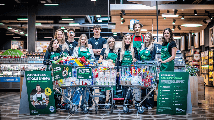 Sbírka v Albertu podpořila dětské domovy i potravinové banky darem 121 tun potravin