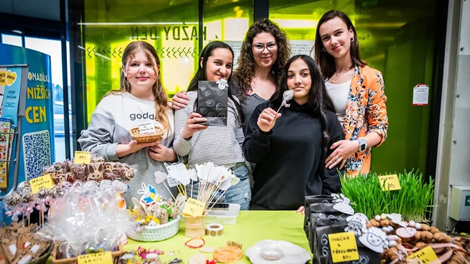 Velikonoční obchůdky Děti z dětských domovů prodaly tisíce výrobků a vydělaly 465 605 korun